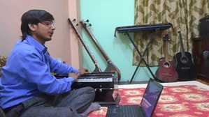 Learn-how-to-play-Harmonium-classes-online-free-videos